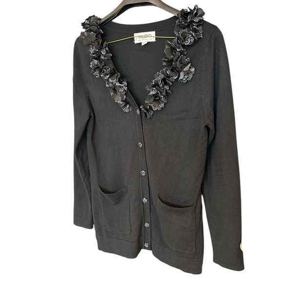 Sweaters - Valenti L vintage floral cardigan in excellent vintage condition! Stunning